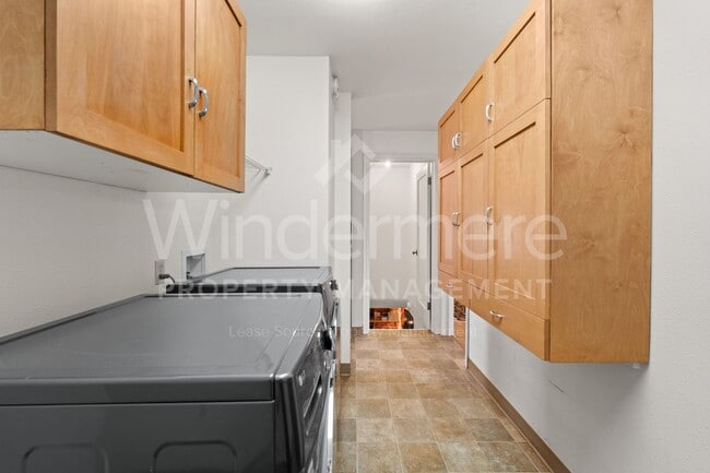 Building Photo - South Hill Charm