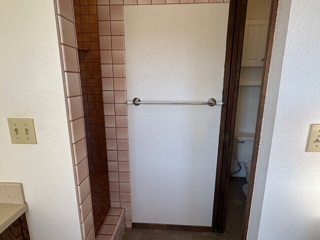 Building Photo - Bear Valley 3+4 with over 4 acres! MUST SEE!