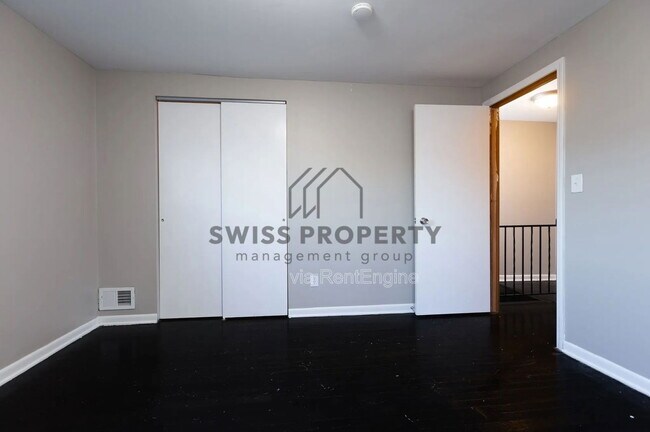 Building Photo - 892 N Meadows Ct