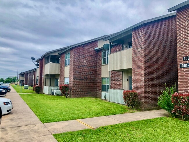 Building Photo - Lakeview Apartments