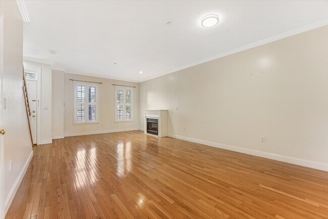 Building Photo - 55 Chelsea St