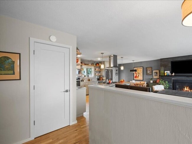 Building Photo - 3603 W Canal Dr