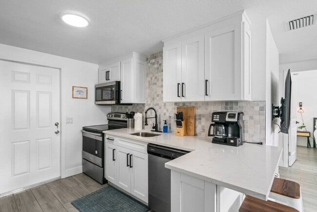 Building Photo - The peaceful place