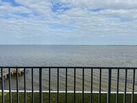 Building Photo - Directly on the River, what a view!!