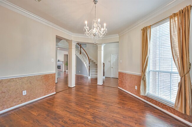 Building Photo - 1007 Riverchase Dr