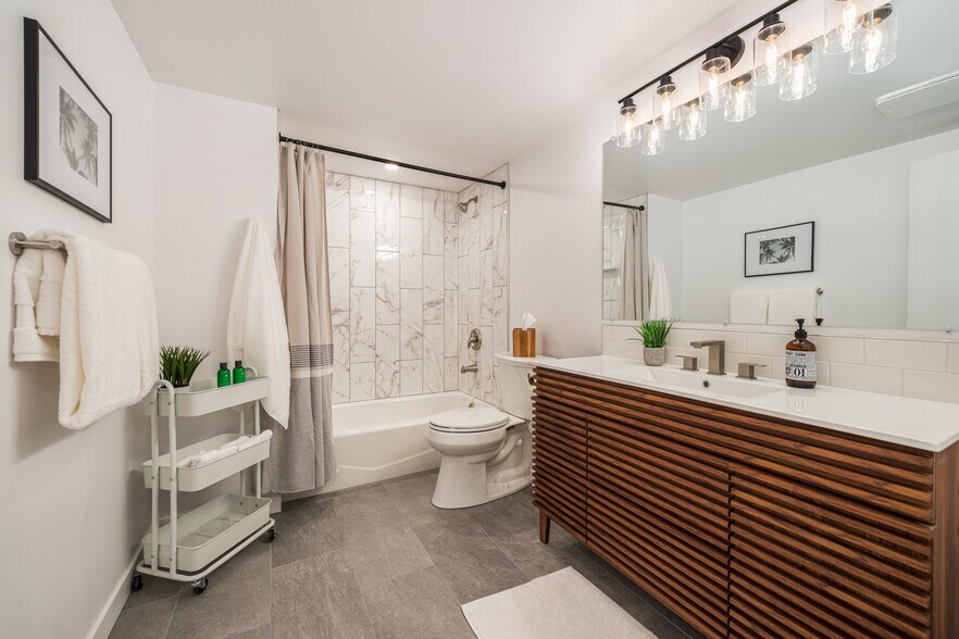 Second Bath - 1215 Columbine St