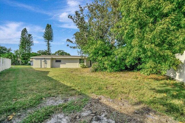 Building Photo - 2529 Croton Ave