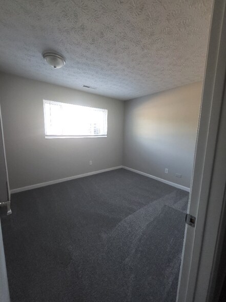 Building Photo - 1101 W Maple St