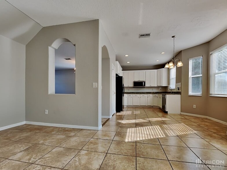 Building Photo - 10636 Deerberry Dr