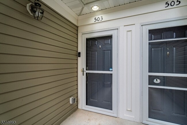 Building Photo - 503 Waterview Ct