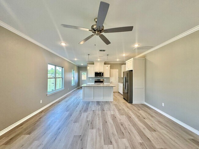 Building Photo - 6213 Villa Rosa Way