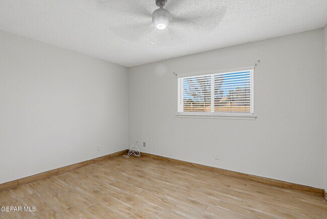 Building Photo - 2624 Lake Victoria Dr