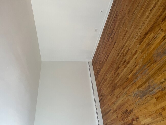 Building Photo - 6827 N Oakley Ave