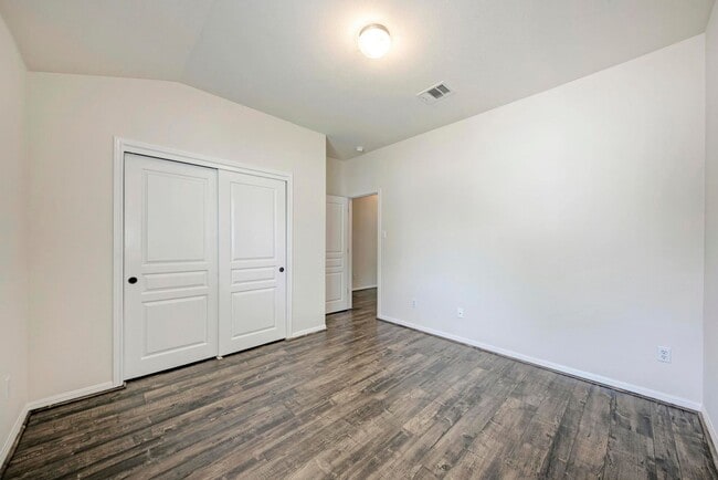 Building Photo - Large home in Pflugerville!  3 car garage - Highland Park Neighborhood