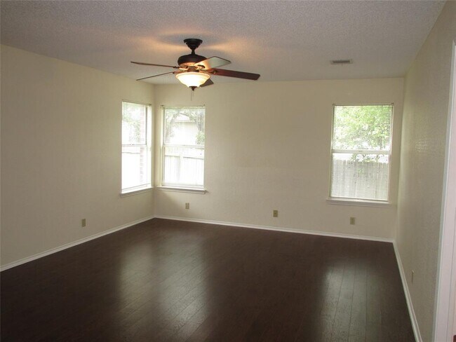 Building Photo - 1811 Lion-Heart Dr