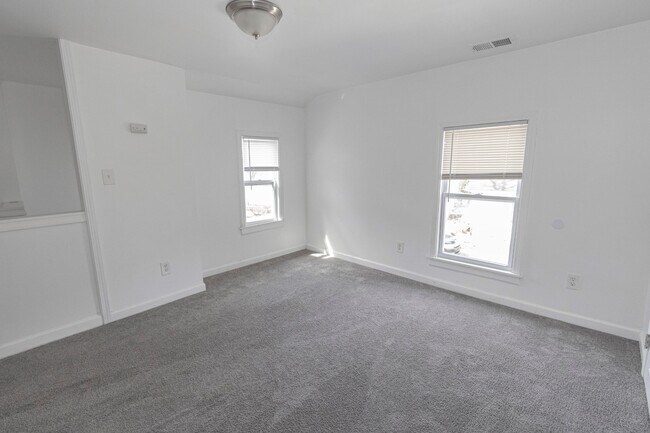 Building Photo - 125 Bell St