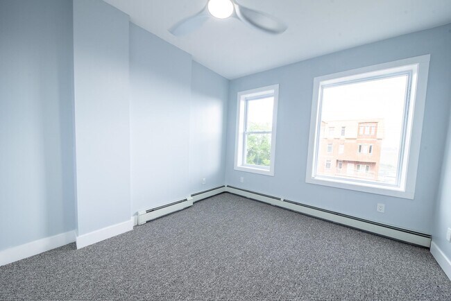 Building Photo - 1409 Manhattan Ave