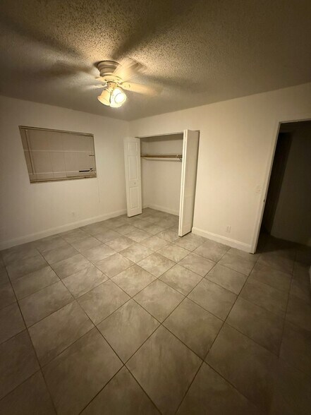 Building Photo - 853 SW 9th Ct