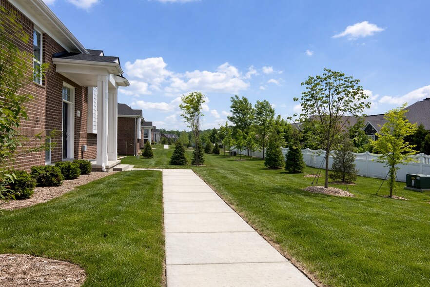 Building Photo - 49773 Lantern Way