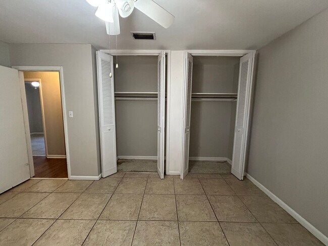 Building Photo - Sub-Lease 3/2 in Northwood