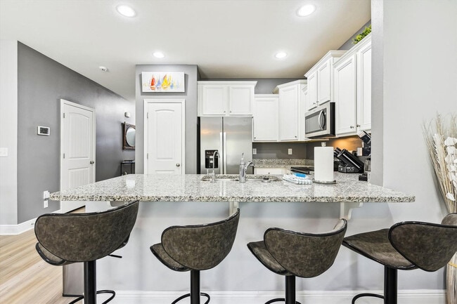 Building Photo - 7664 Shadow Lake Dr