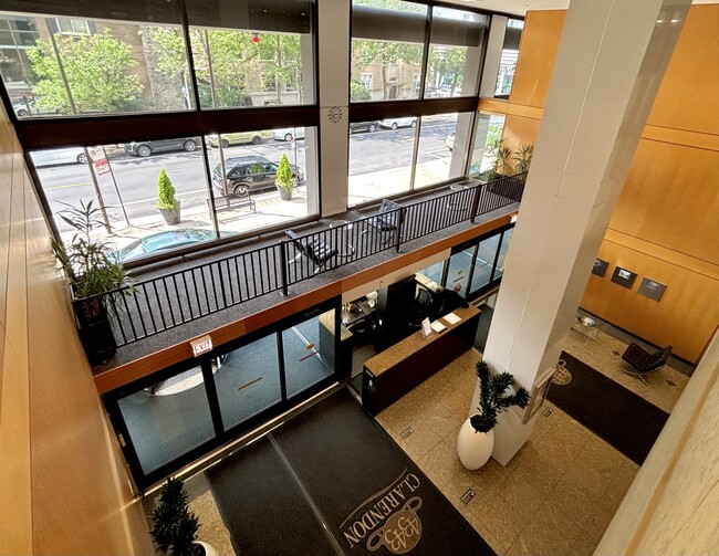 Building Photo - 4343 N Clarendon Ave