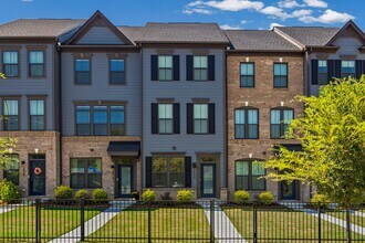 Building Photo - 2833 Statesville Ave