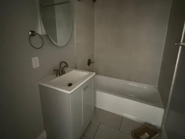 Building Photo - 431 Park Ave