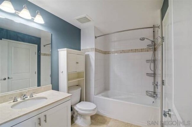 Building Photo - Bankers Hill Upgraded  One bedroom with Ci...