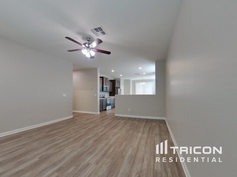 Building Photo - 18084 W Tina Ln