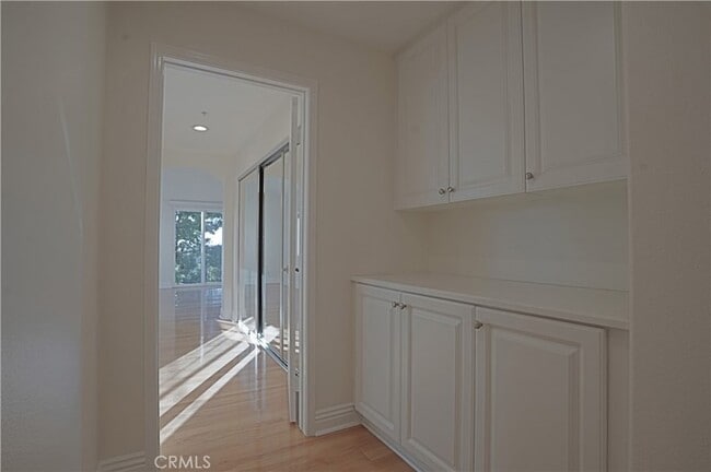 Building Photo - 16 Savona Ct