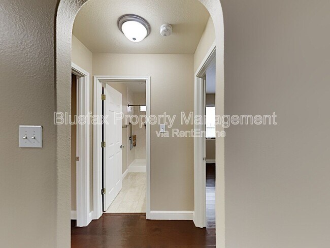 Building Photo - 9723 Connemara Bend