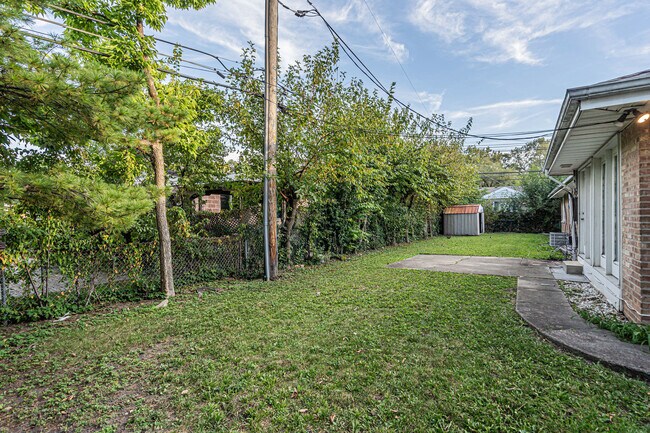 Building Photo - 6811 N Kenneth Ave