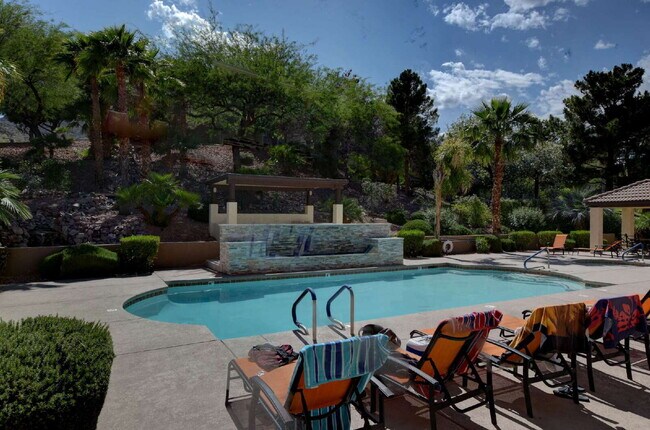 Building Photo - Ground Floor 2BD/2BA Condo in Gated Henderson Community – Resort-Style Amenities!