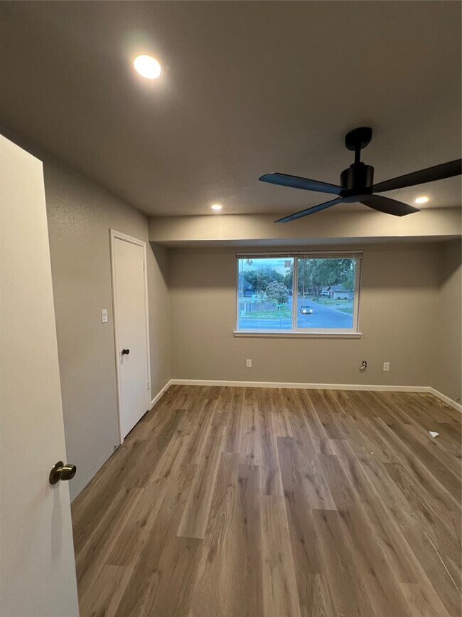 Building Photo - 202 Dahlberg Blvd