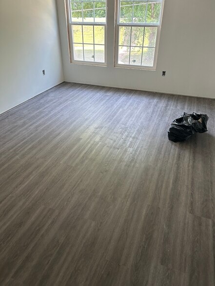 Building Photo - 305 N 2nd St