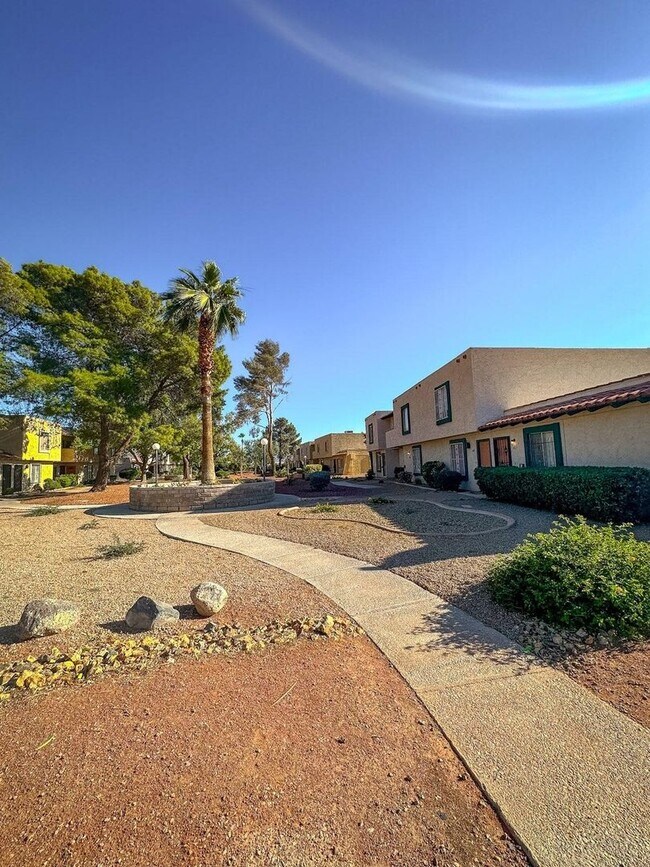 Building Photo - 423 Las Casitas Way