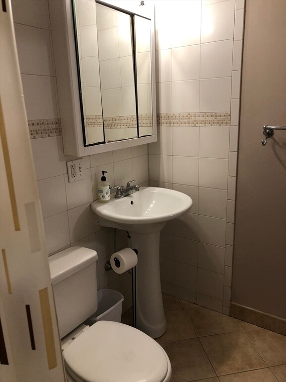 Building Photo - 318 Tappan St