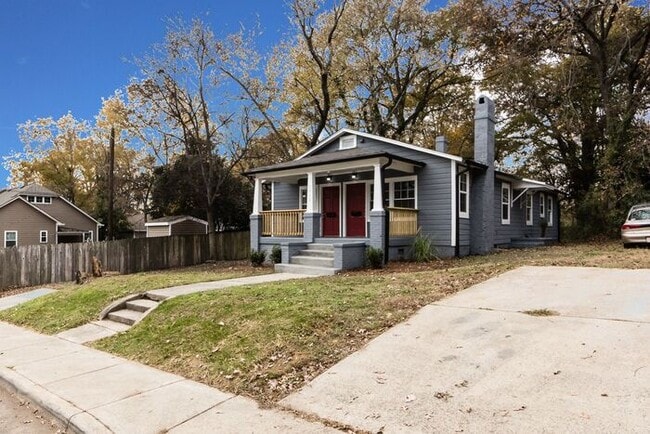 Building Photo - Recently Updated 1BA/1BA Duplex Home with ...