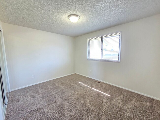 Building Photo - $1,850 - 3 Bed / 2 Bath Bright and Spacious Duplex in Spokane Valley