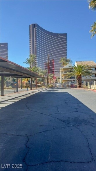 Building Photo - 350 E Desert Inn Rd