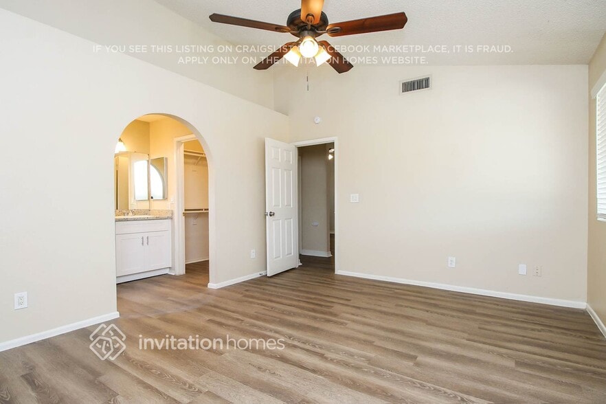 Building Photo - 2551 E Diamond Cir
