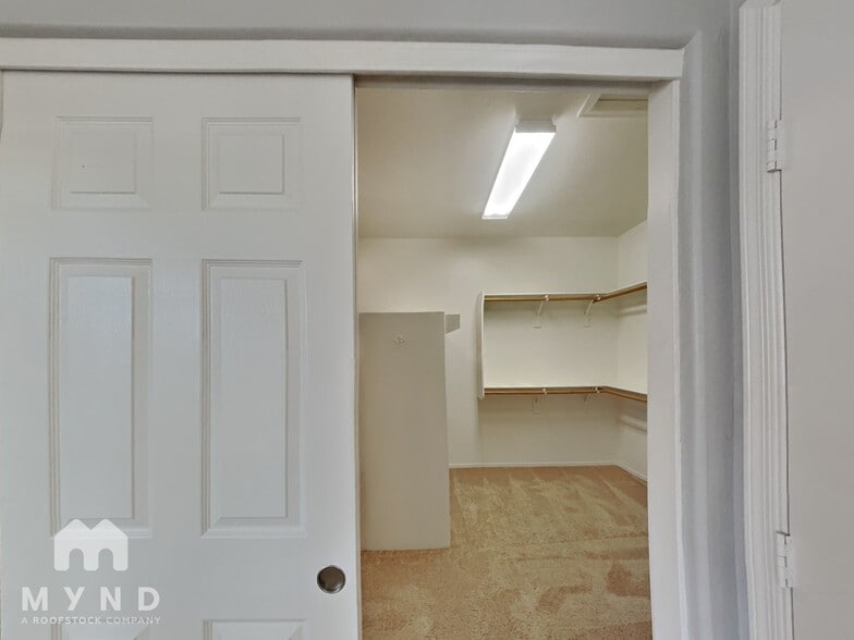 Building Photo - 3009 E Lynx Way