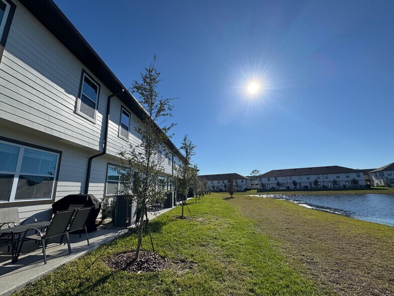 Building Photo - 706 Longboat Dr