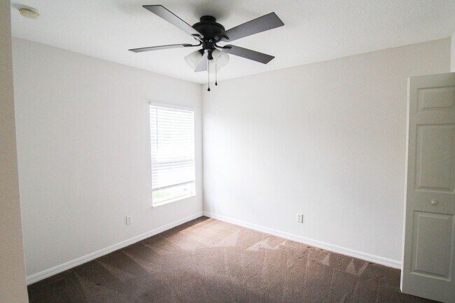 Building Photo - Lakeview 4-Bedroom, 2.5-Bath Annual Rental in Lakewood Ranch/Greenbrook