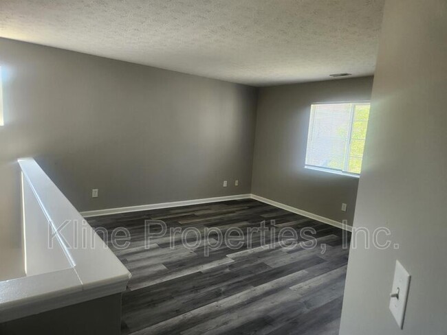 Building Photo - 5015 Clarkson Dr