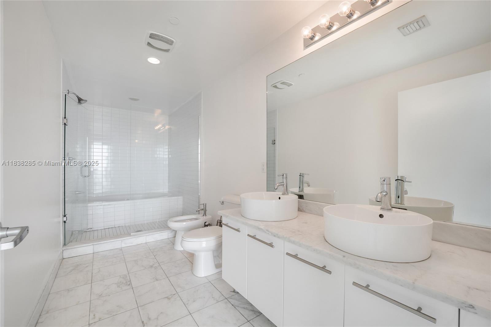 Building Photo - 888 Biscayne Blvd