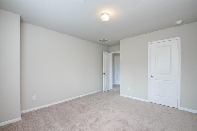 Building Photo - 2627 Hoffman Ln