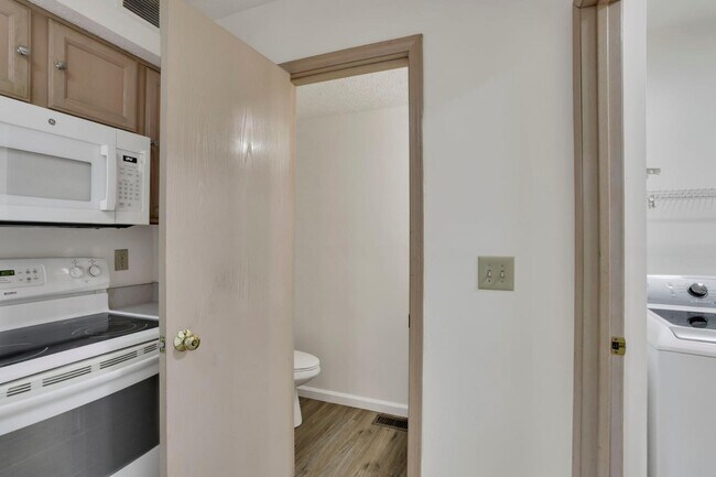 Building Photo - 4516 Harston Ave