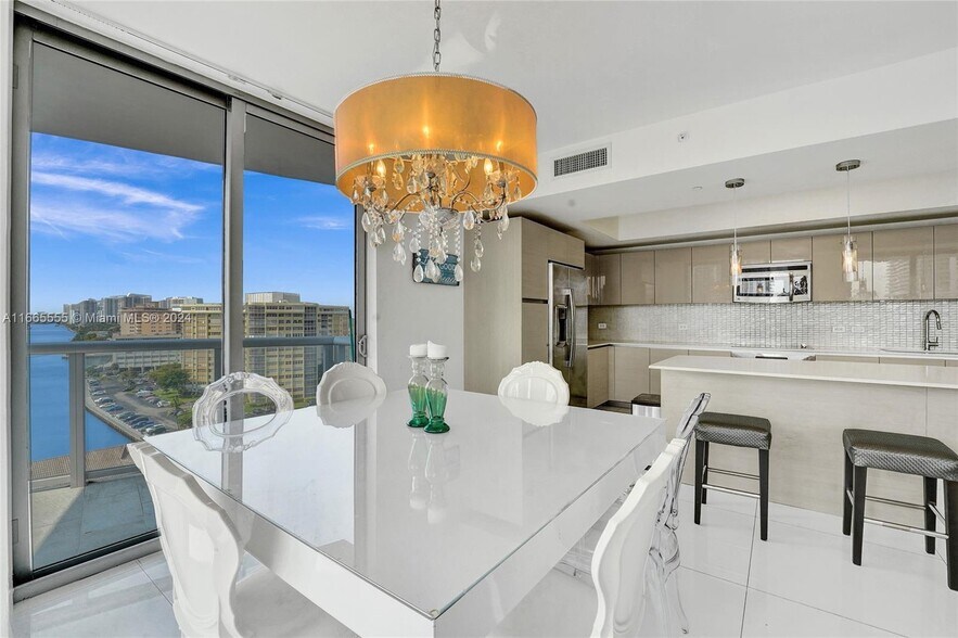 Building Photo - 2602 E Hallandale Beach Blvd